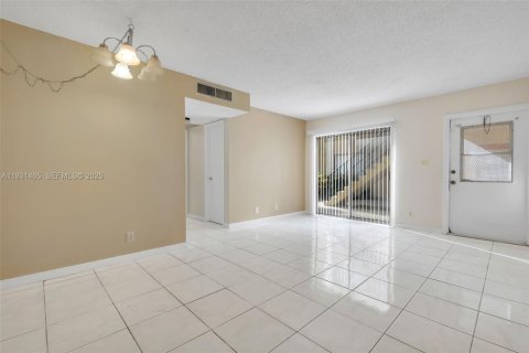 Condo in Coral Springs, Florida, 2 bedrooms  № 1991747 - photo 5