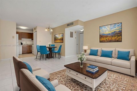 Condo in Coral Springs, Florida, 2 bedrooms  № 1991747 - photo 2