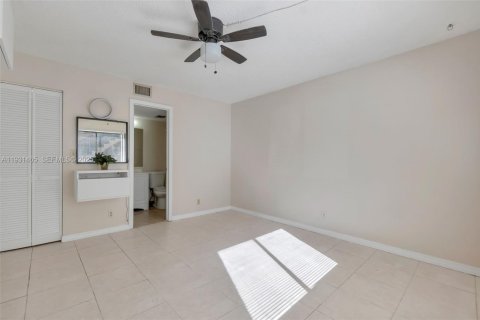 Condo in Coral Springs, Florida, 2 bedrooms  № 1991747 - photo 12