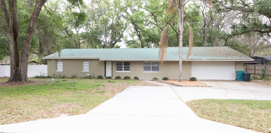 Villa ou maison à Fruitland Park, Floride 4 chambres, 261.33 m2 № 2139739