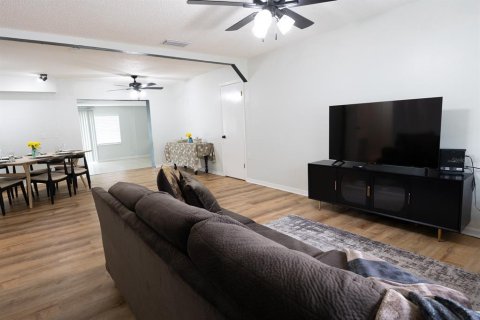 Villa ou maison à vendre à Fruitland Park, Floride: 4 chambres, 261.33 m2 № 2139739 - photo 7
