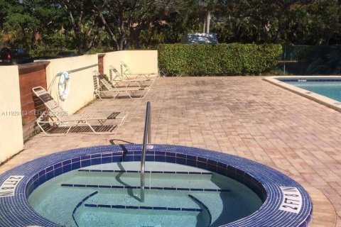 Condo in Coral Springs, Florida, 1 bedroom  № 2078886 - photo 4
