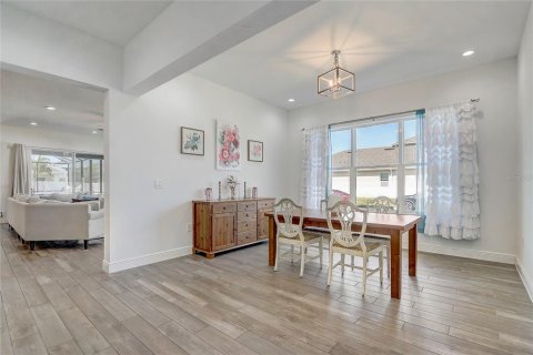 House in Winter Garden, Florida 5 bedrooms, 341.14 sq.m. № 1687125 - photo 17