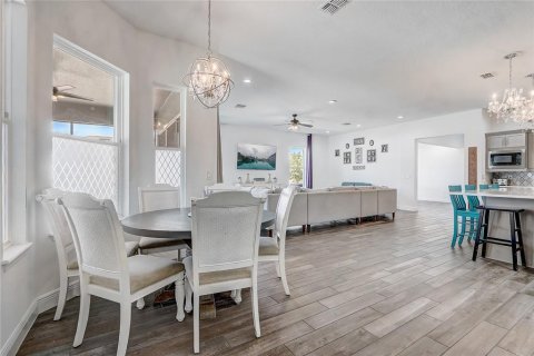 House in Winter Garden, Florida 5 bedrooms, 341.14 sq.m. № 1687125 - photo 11