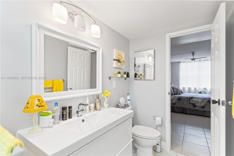 Condominio en venta en Lauderdale Lakes, Florida, 1 dormitorio, 65.5 m2 № 2088893 - foto 26