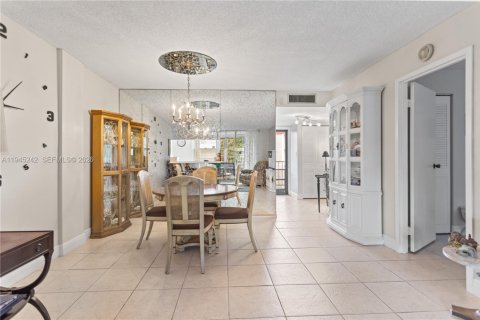 Condominio en venta en Lauderdale Lakes, Florida, 1 dormitorio, 65.5 m2 № 2088893 - foto 10