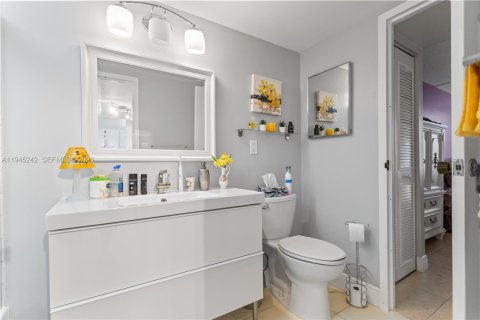 Condominio en venta en Lauderdale Lakes, Florida, 1 dormitorio, 65.5 m2 № 2088893 - foto 25