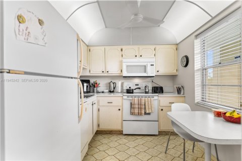 Condominio en venta en Lauderdale Lakes, Florida, 1 dormitorio, 65.5 m2 № 2088893 - foto 4