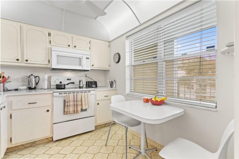 Condominio en venta en Lauderdale Lakes, Florida, 1 dormitorio, 65.5 m2 № 2088893 - foto 2