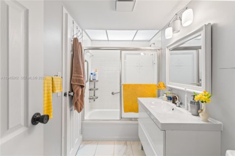 Condominio en venta en Lauderdale Lakes, Florida, 1 dormitorio, 65.5 m2 № 2088893 - foto 24
