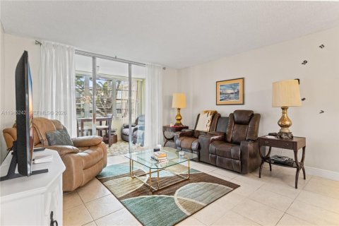 Condominio en venta en Lauderdale Lakes, Florida, 1 dormitorio, 65.5 m2 № 2088893 - foto 13