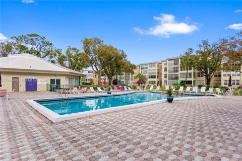 Condominio en venta en Lauderdale Lakes, Florida, 1 dormitorio, 65.5 m2 № 2088893 - foto 28