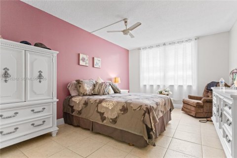 Condominio en venta en Lauderdale Lakes, Florida, 1 dormitorio, 65.5 m2 № 2088893 - foto 21