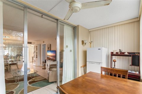 Condominio en venta en Lauderdale Lakes, Florida, 1 dormitorio, 65.5 m2 № 2088893 - foto 18