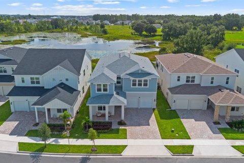 House in Winter Garden, Florida 5 bedrooms, 322.37 sq.m. № 1911831 - photo 1