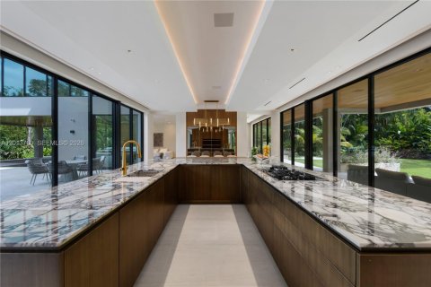Casa en venta en Pinecrest, Florida, 7 dormitorios, 1045.43 m2 № 2334562 - foto 12