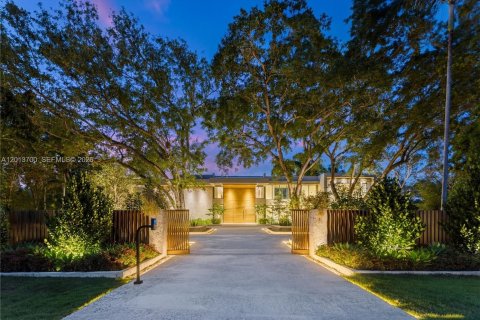 Casa en Pinecrest, Florida 7 dormitorios, 1045.43 m2 № 2334562