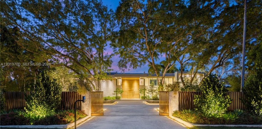 Casa en Pinecrest, Florida 7 dormitorios, 1045.43 m2 № 2334562