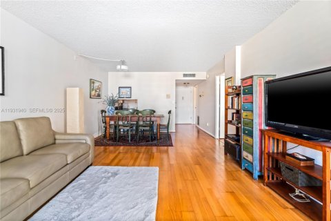 Copropriété à vendre à Hallandale Beach, Floride: 1 chambre, 80.82 m2 № 1990937 - photo 7