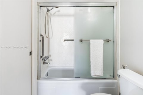 Copropriété à vendre à Hallandale Beach, Floride: 1 chambre, 80.82 m2 № 1990937 - photo 19