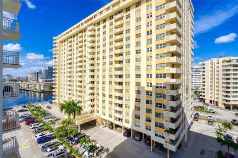 Copropriété à vendre à Hallandale Beach, Floride: 1 chambre, 80.82 m2 № 1990937 - photo 24