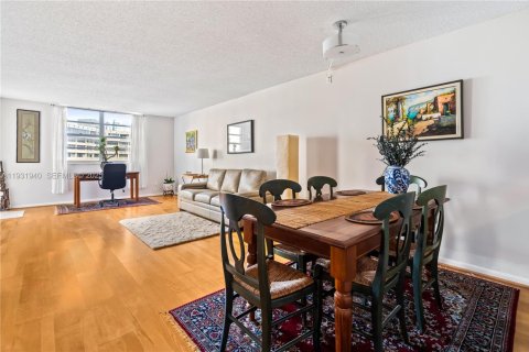Condo à Hallandale Beach, Floride, 1 chambre  № 1990937
