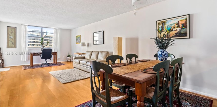 Condo à Hallandale Beach, Floride, 1 chambre  № 1990937