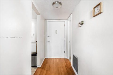 Copropriété à vendre à Hallandale Beach, Floride: 1 chambre, 80.82 m2 № 1990937 - photo 9