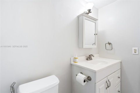 Copropriété à vendre à Hallandale Beach, Floride: 1 chambre, 80.82 m2 № 1990937 - photo 23