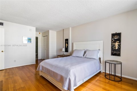 Copropriété à vendre à Hallandale Beach, Floride: 1 chambre, 80.82 m2 № 1990937 - photo 15