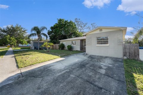 Villa ou maison à vendre à Largo, Floride: 4 chambres, 128.39 m2 № 1916593 - photo 2