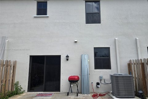 Купить виллу или дом в Флорида-Сити, Флорида 3 спальни, 132.66м2, № 1958093 - фото 23