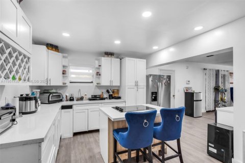 Купить виллу или дом в Майами-Гарденс, Флорида 4 спальни, 179.3м2, № 2007654 - фото 10