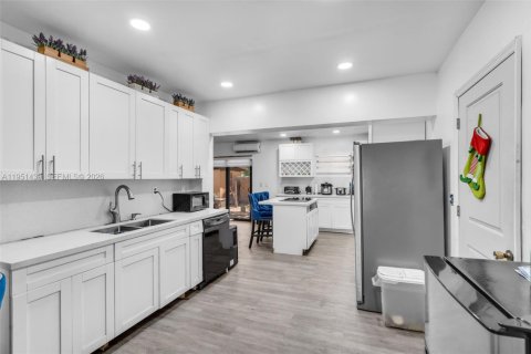 Купить виллу или дом в Майами-Гарденс, Флорида 4 спальни, 179.3м2, № 2007654 - фото 11