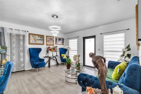 Купить виллу или дом в Майами-Гарденс, Флорида 4 спальни, 179.3м2, № 2007654 - фото 5