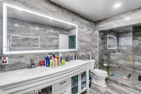 Купить виллу или дом в Майами-Гарденс, Флорида 4 спальни, 179.3м2, № 2007654 - фото 15