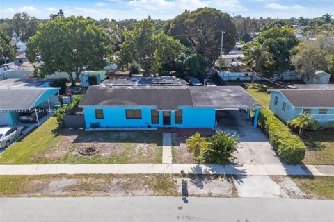 Купить виллу или дом в Майами-Гарденс, Флорида 4 спальни, 179.3м2, № 2007654 - фото 27