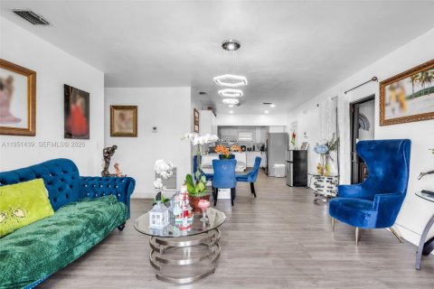 Купить виллу или дом в Майами-Гарденс, Флорида 4 спальни, 179.3м2, № 2007654 - фото 6