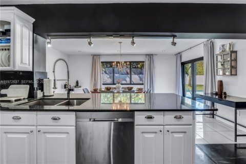 Купить виллу или дом в Майами, Флорида 5 спален, 234.21м2, № 2035943 - фото 8