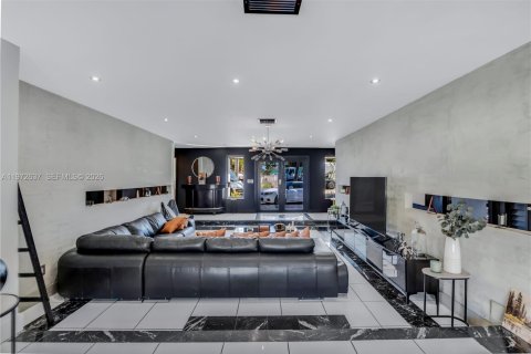 Купить виллу или дом в Майами, Флорида 5 спален, 234.21м2, № 2035943 - фото 3
