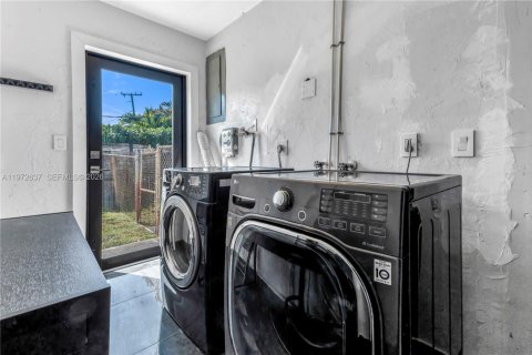 Купить виллу или дом в Майами, Флорида 5 спален, 234.21м2, № 2035943 - фото 9