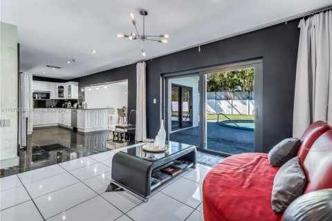 Купить виллу или дом в Майами, Флорида 5 спален, 234.21м2, № 2035943 - фото 4