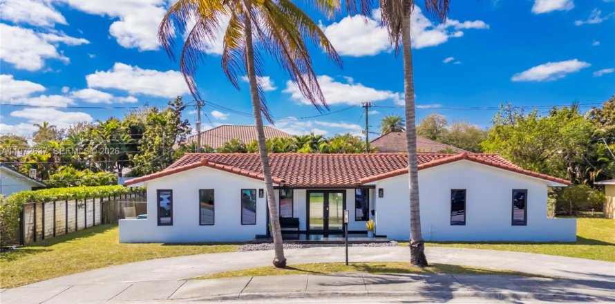 Дом в Майами, Флорида 5 спален, 234.21м2 № 2035943