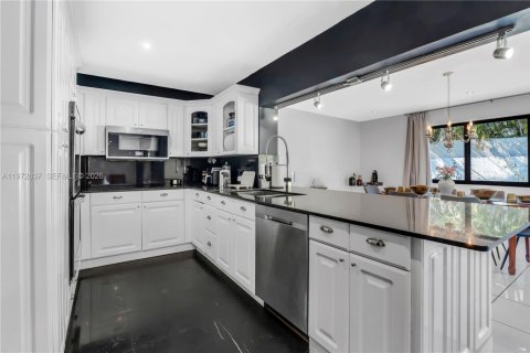 Купить виллу или дом в Майами, Флорида 5 спален, 234.21м2, № 2035943 - фото 7