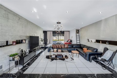 Купить виллу или дом в Майами, Флорида 5 спален, 234.21м2, № 2035943 - фото 2