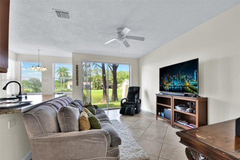 Villa ou maison à louer à Coral Springs, Floride: 4 chambres, 191.29 m2 № 1946843 - photo 11