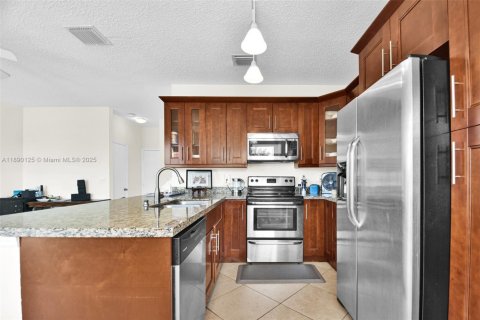 Villa ou maison à louer à Coral Springs, Floride: 4 chambres, 191.29 m2 № 1946843 - photo 14