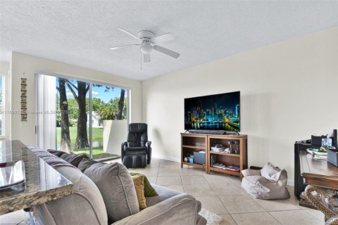 Villa ou maison à louer à Coral Springs, Floride: 4 chambres, 191.29 m2 № 1946843 - photo 12