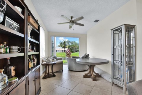 Villa ou maison à louer à Coral Springs, Floride: 4 chambres, 191.29 m2 № 1946843 - photo 5
