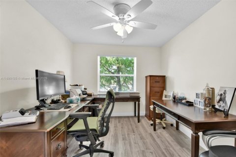 Villa ou maison à louer à Coral Springs, Floride: 4 chambres, 191.29 m2 № 1946843 - photo 22